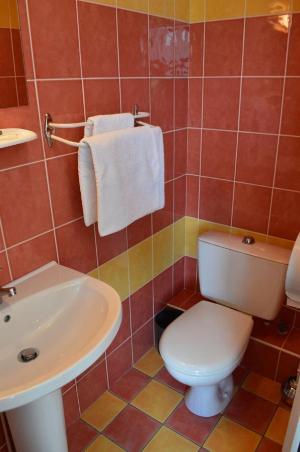 Hotel Le Pommeil Гере Экстерьер фото