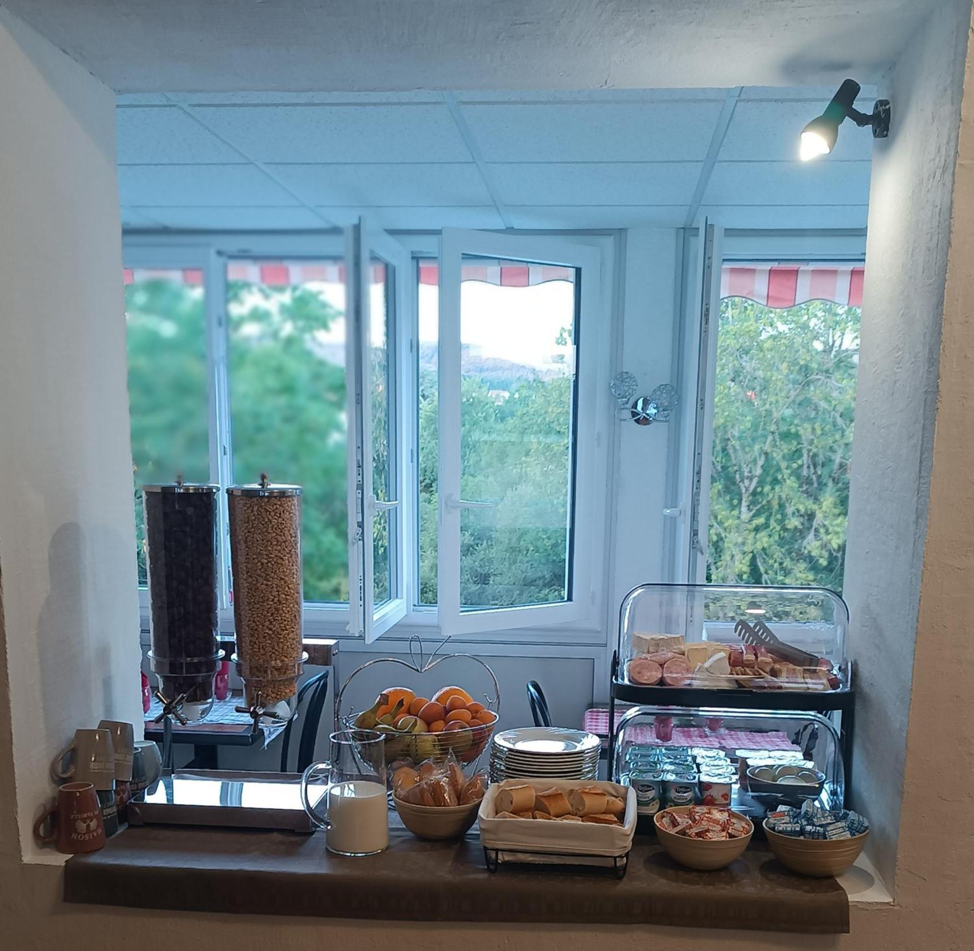 Hotel Le Pommeil Гере Экстерьер фото