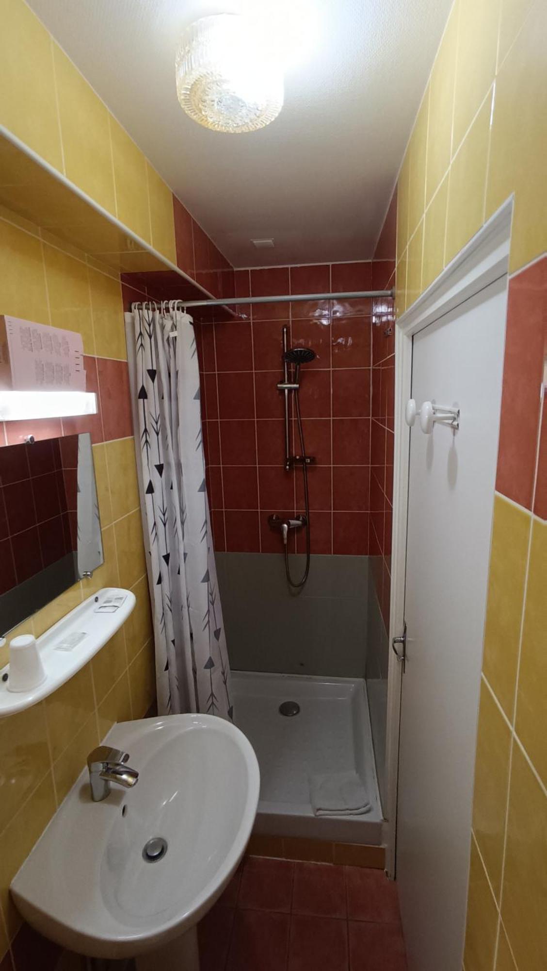 Hotel Le Pommeil Гере Экстерьер фото
