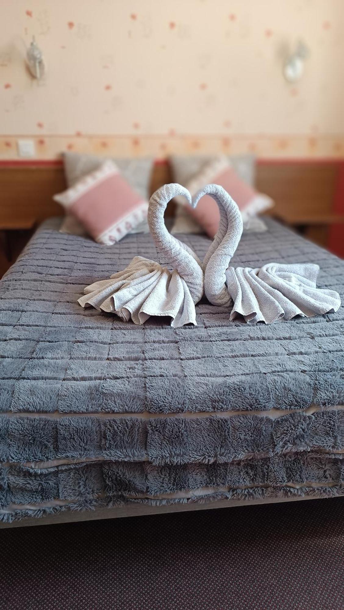 Hotel Le Pommeil Гере Экстерьер фото