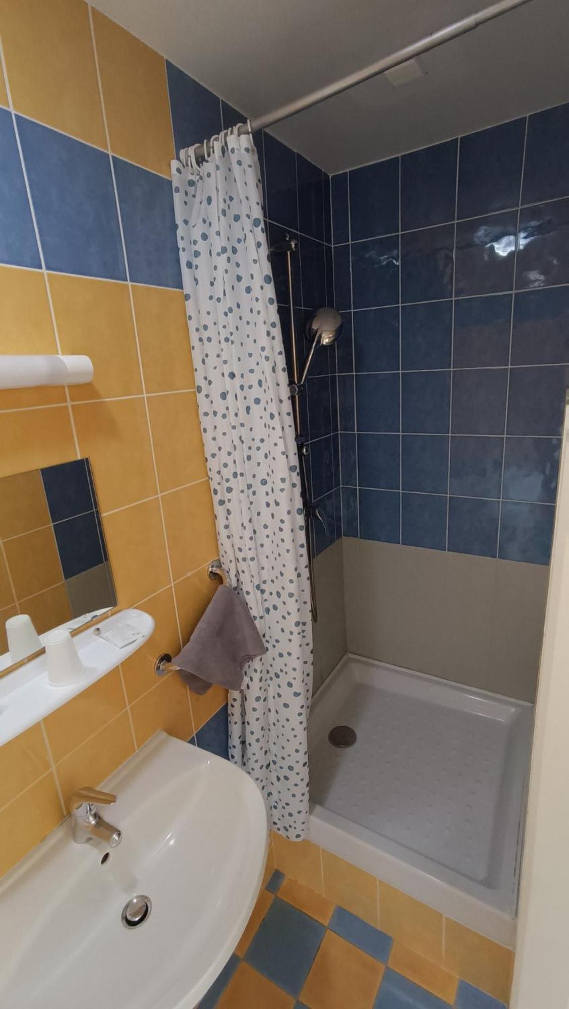 Hotel Le Pommeil Гере Экстерьер фото