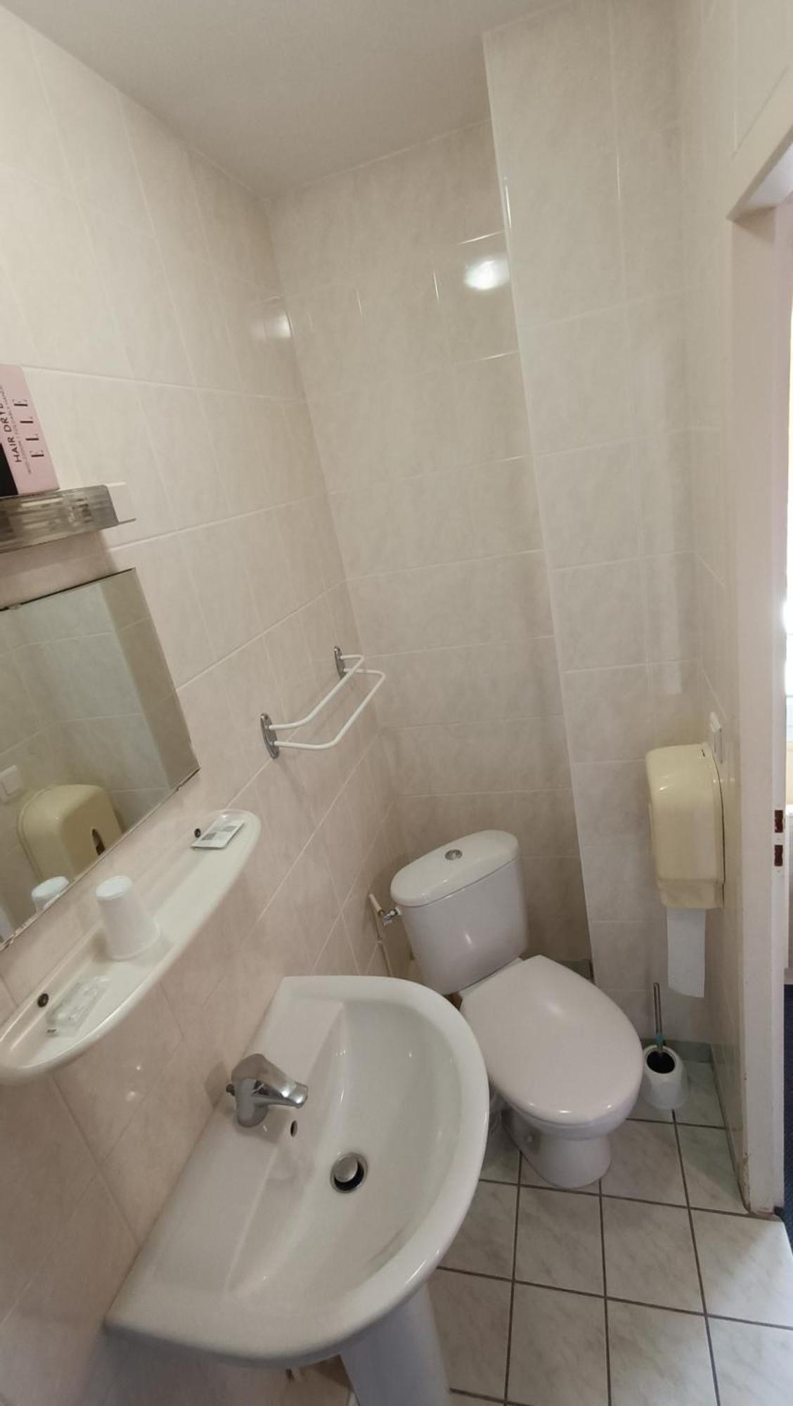 Hotel Le Pommeil Гере Экстерьер фото
