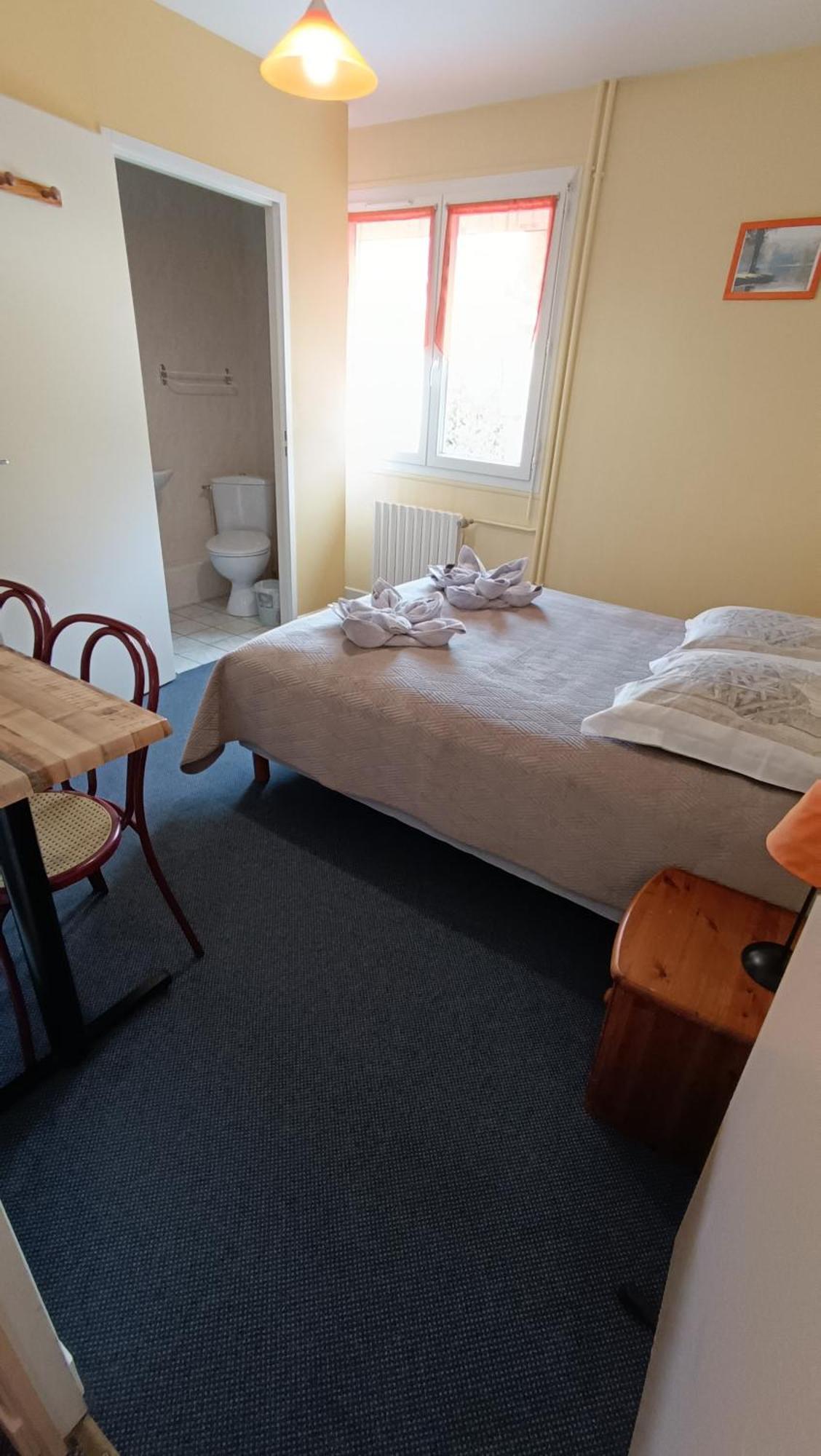 Hotel Le Pommeil Гере Экстерьер фото