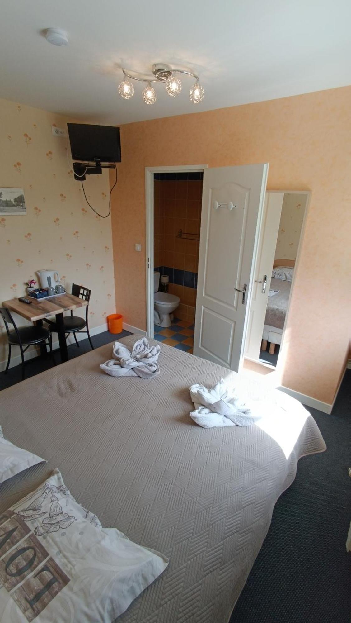 Hotel Le Pommeil Гере Экстерьер фото